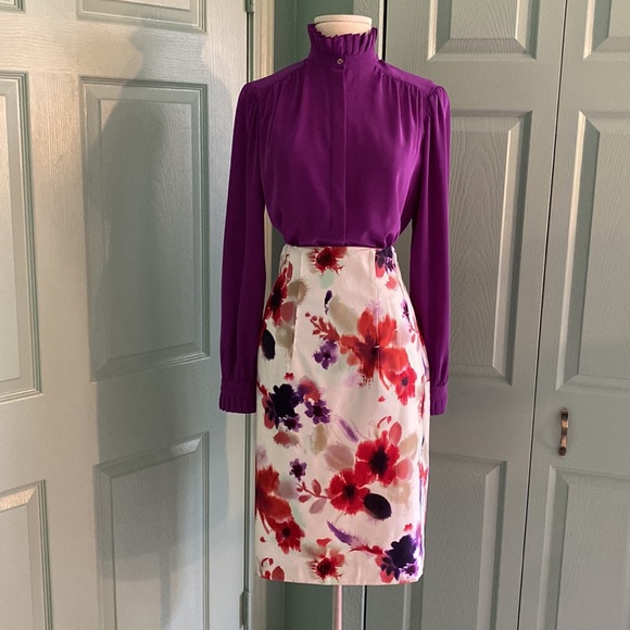 ST. JOHN royal purple high neck blouse with covered buttons & ruffle detail - Picture 11 of 12